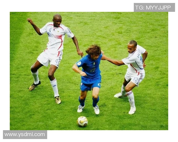 国际足球明星的传奇人生与赛场背后的感人故事